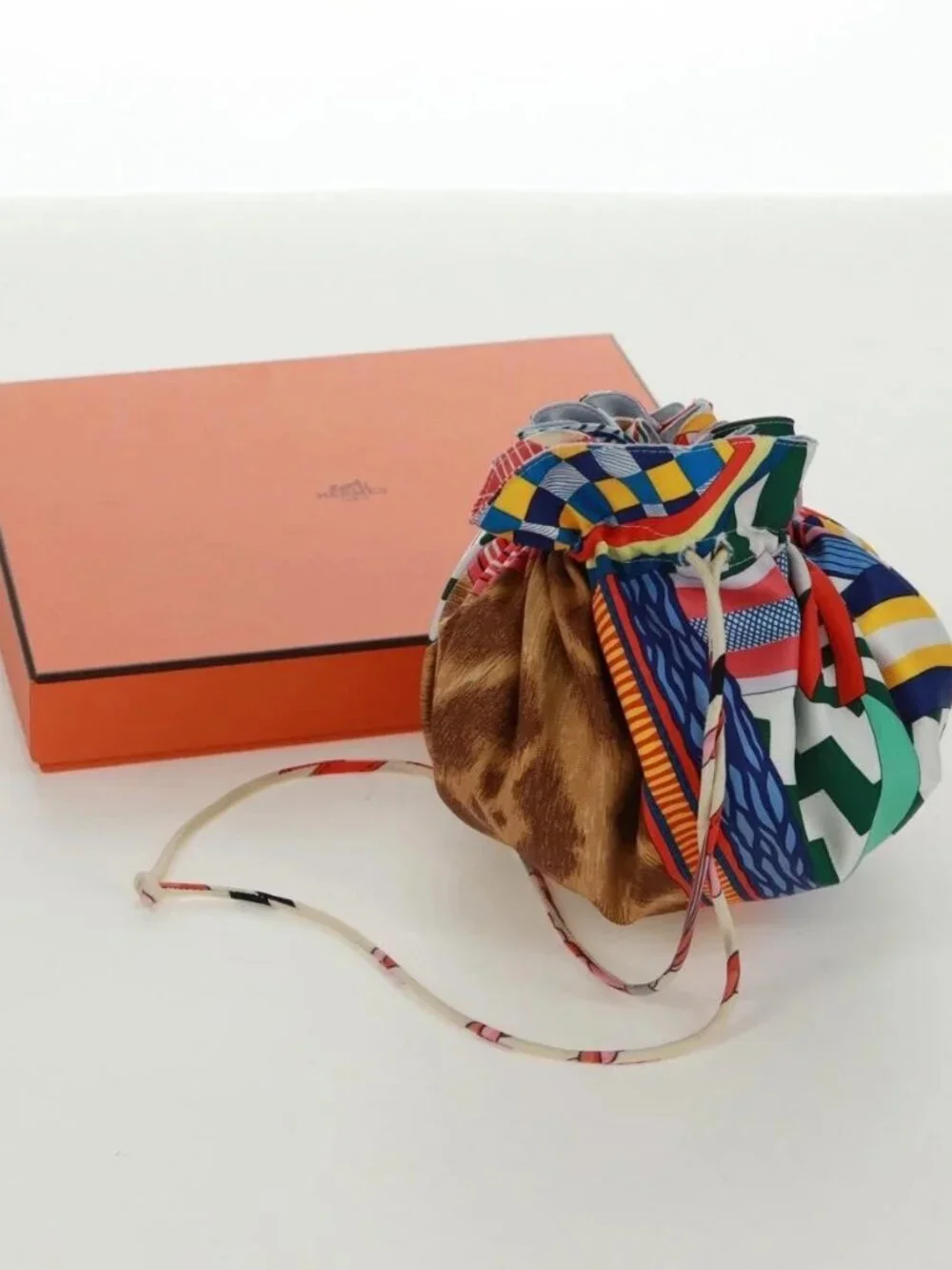HERMES Petit Ash Pouch Silk Multicolor Auth 168996M
